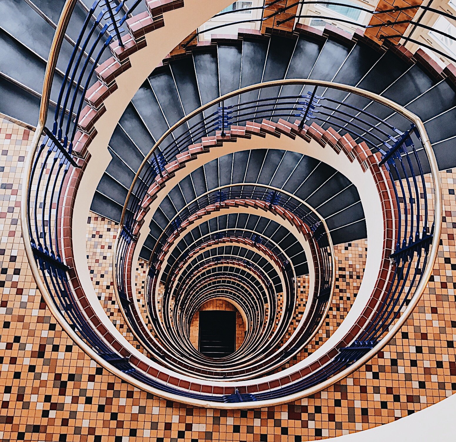 Spiralförmige Trepp: Brahms Kontor, Treppenhäuser Hamburg