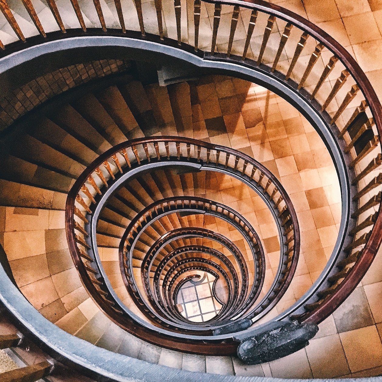 Spiralförmige Treppe: Ballin Haus, Treppenhäuser Hamburg