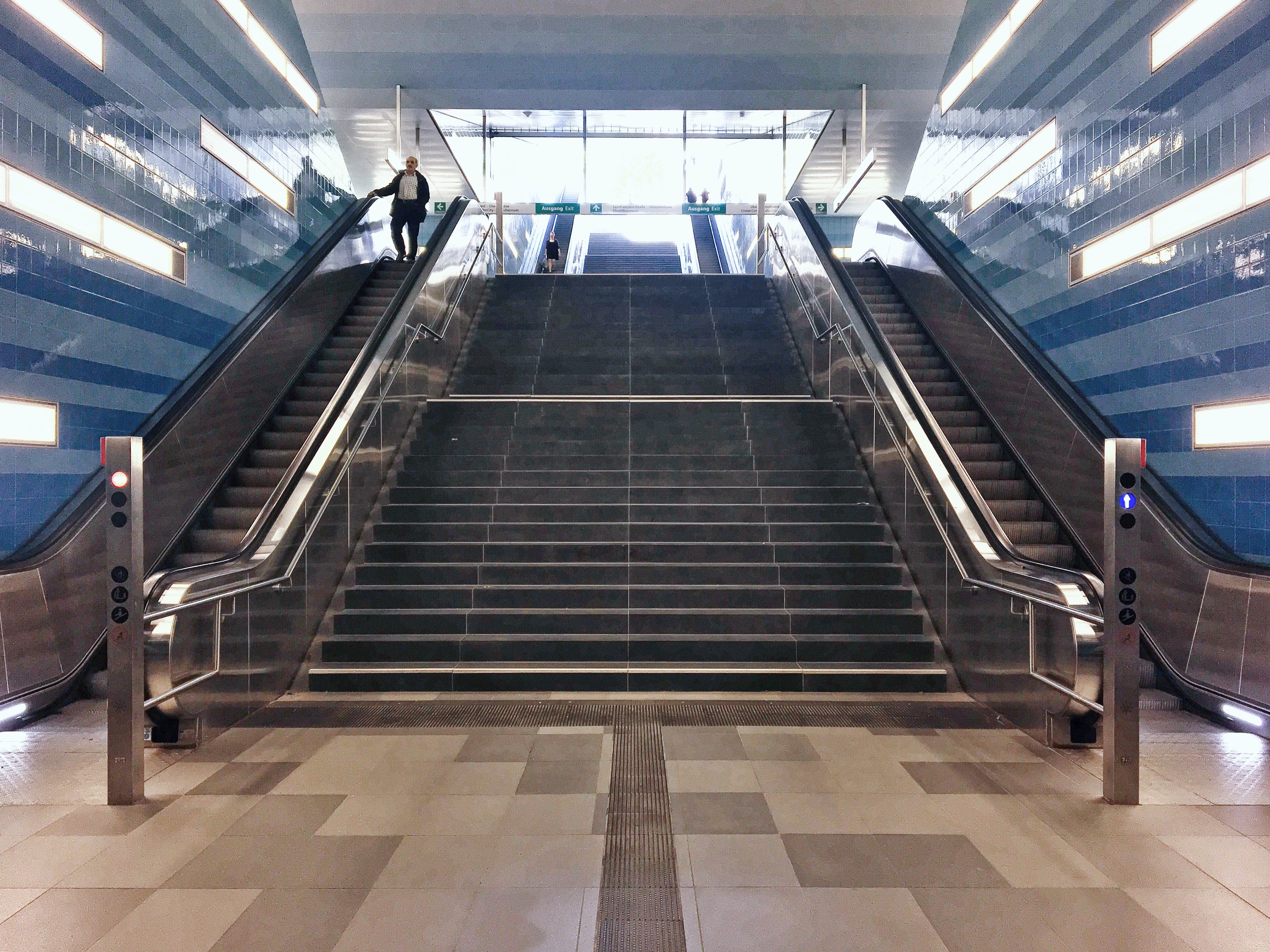 Überseequartier: die coolsten U-Bahn Stationen in Hamburg Companion, Elbville 