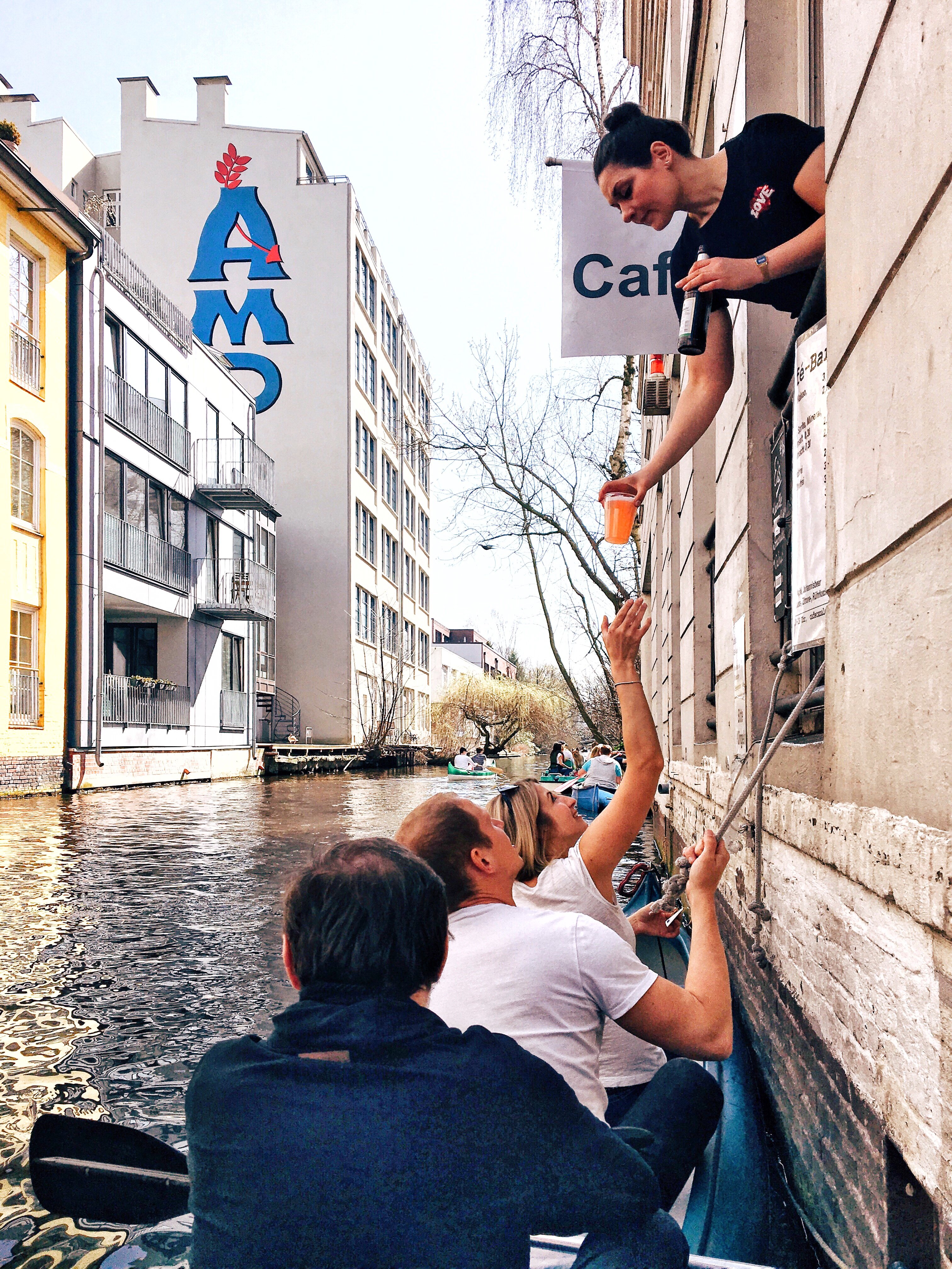 Draussen sitzen in Hamburg: Café Canale in Winterhude