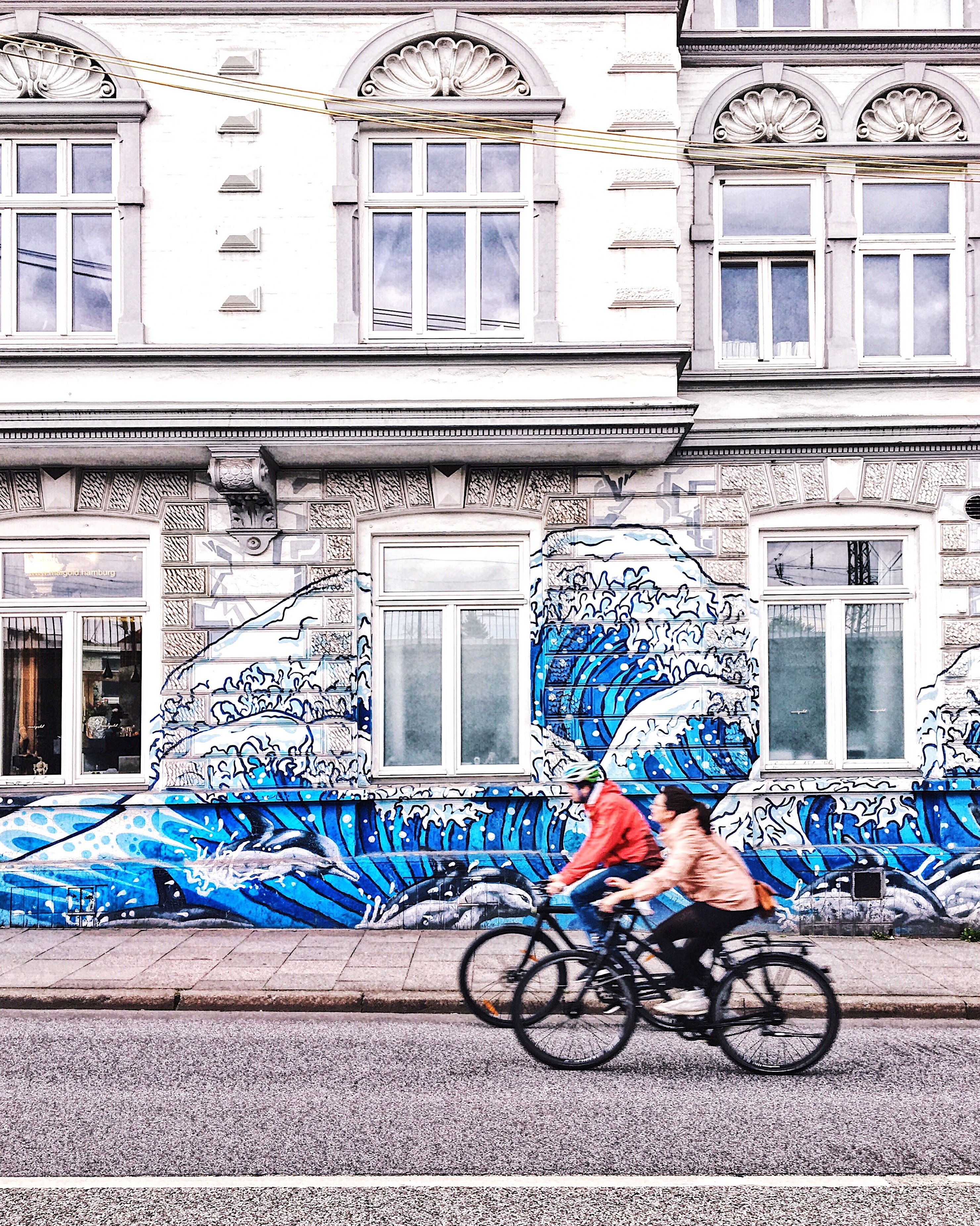 Streetart Hamburg: HOKUSAI IN OTTENSEN, Frau Elbville