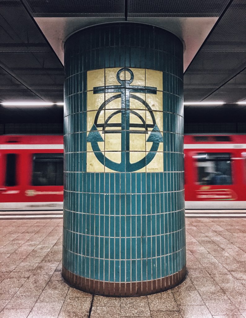 S-Bahn Station Landungsbrücken: die coolsten U-Bahn Stationen in Hamburg Elbville Companion