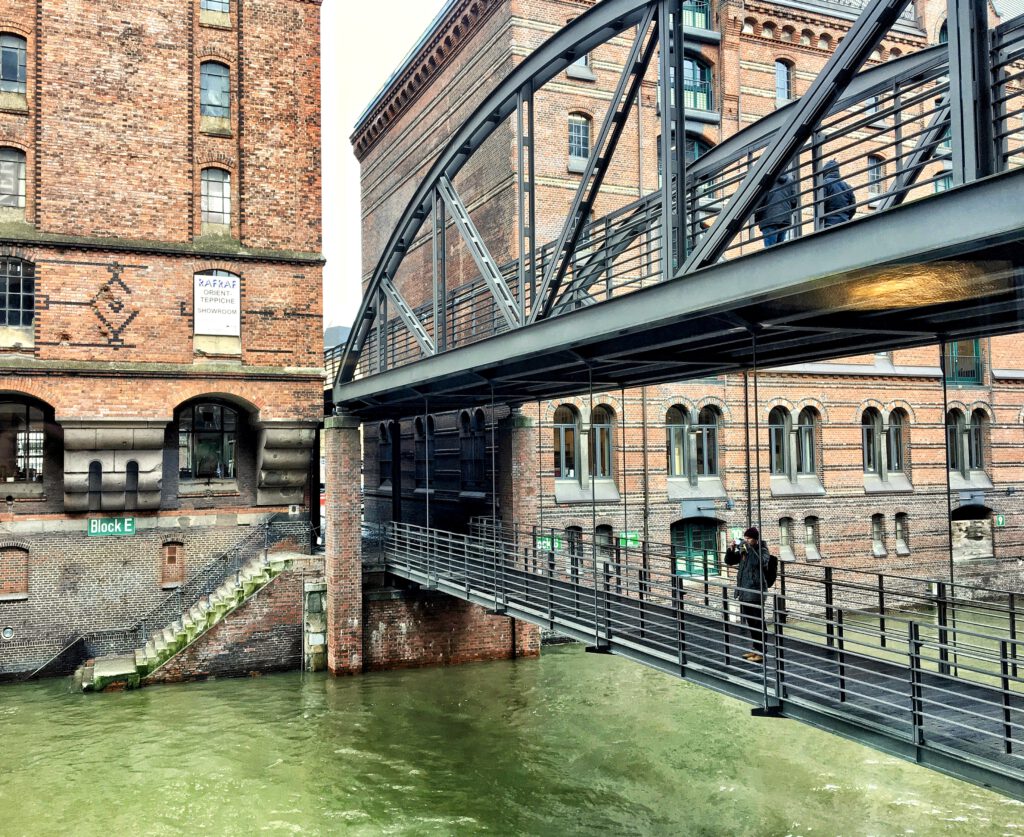 Hamburgs Speicherstadt fotografieren: Die Kibbelstegbrücke