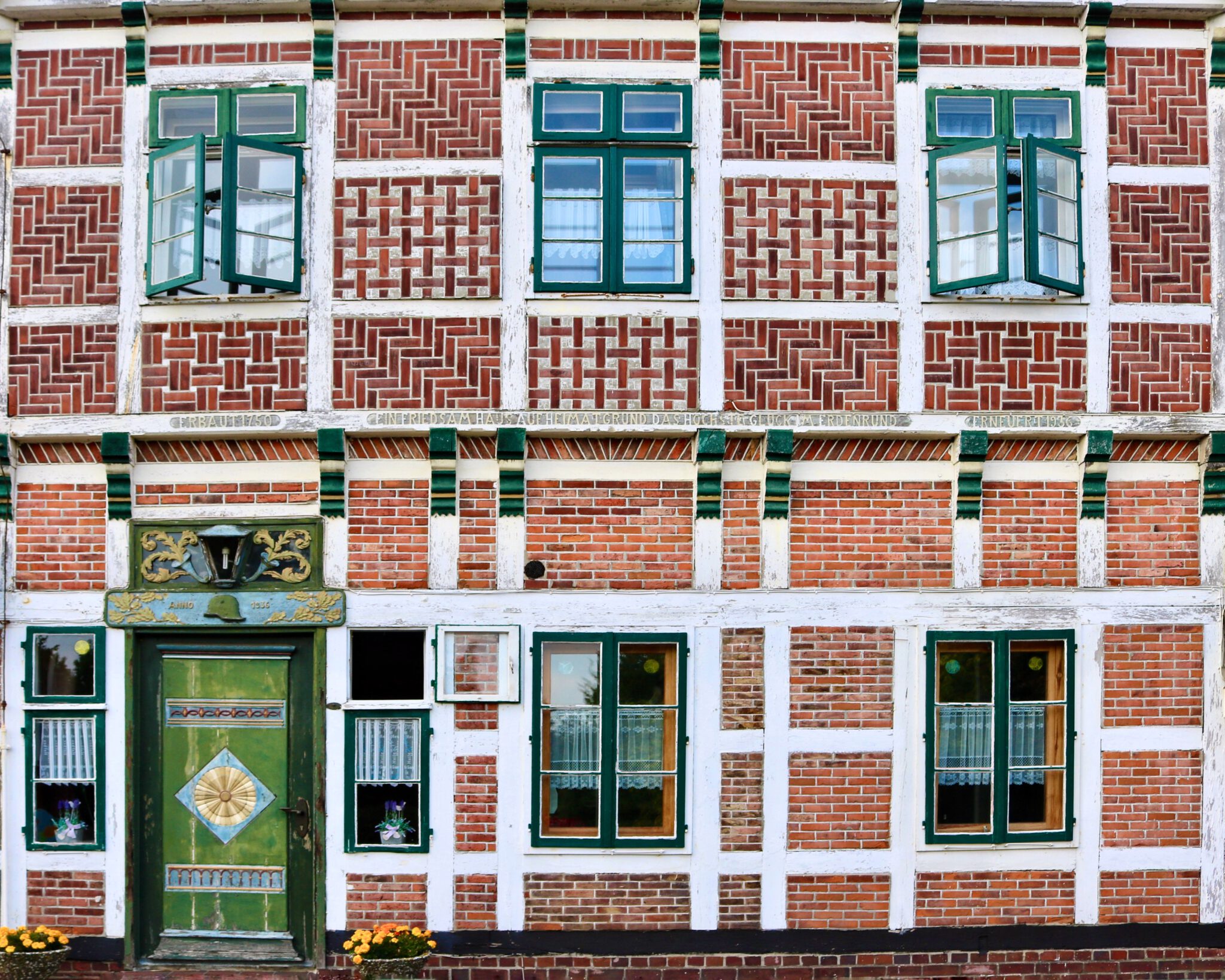 Tipps für das Alte Land: Von Brauttüren, Apfelbaumpaten und Prunkpforten